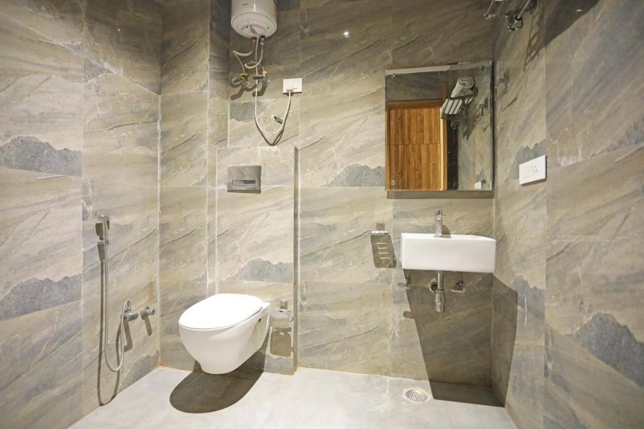 Hotel Good Vibe Near Delhi Igi Airport 뉴델리 외부 사진