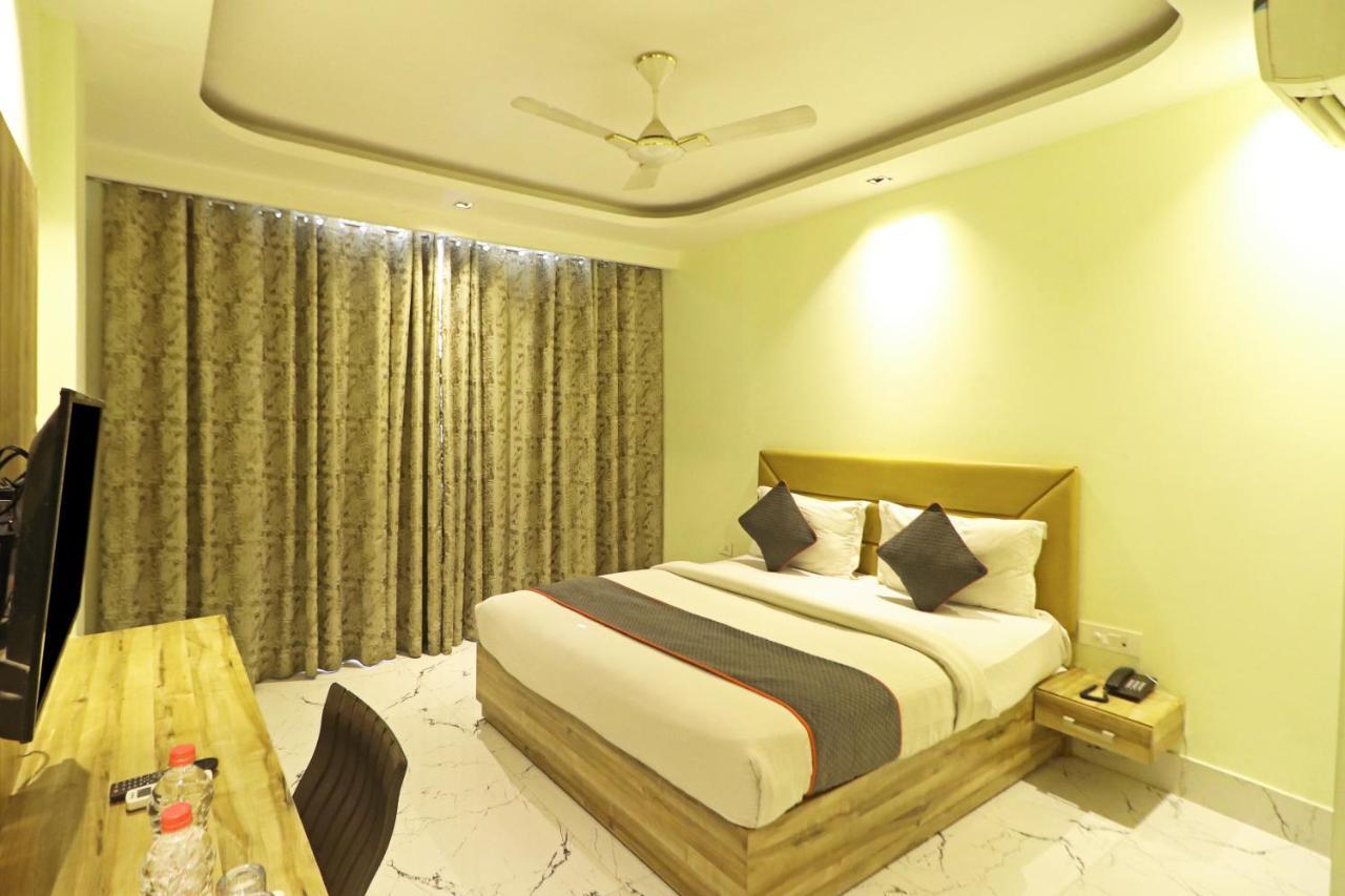 Hotel Good Vibe Near Delhi Igi Airport 뉴델리 외부 사진