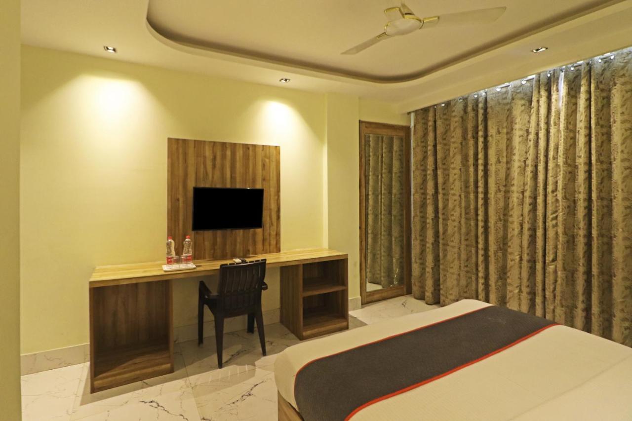 Hotel Good Vibe Near Delhi Igi Airport 뉴델리 외부 사진