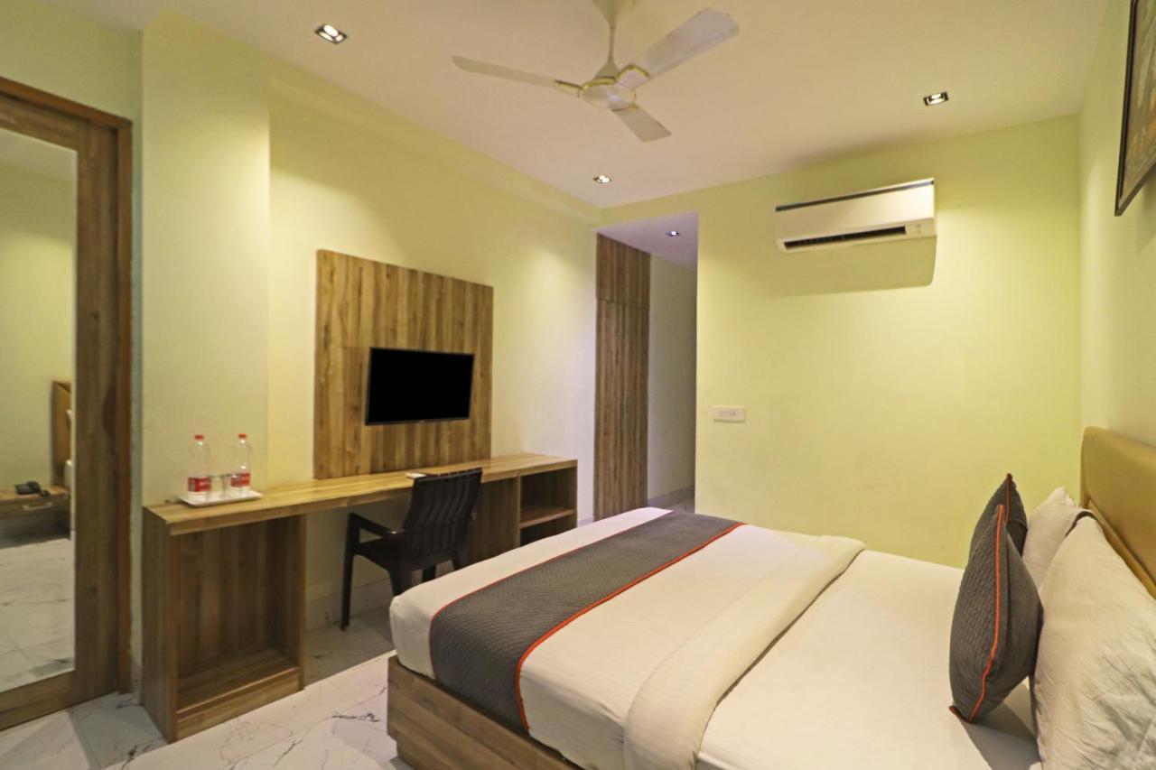 Hotel Good Vibe Near Delhi Igi Airport 뉴델리 외부 사진