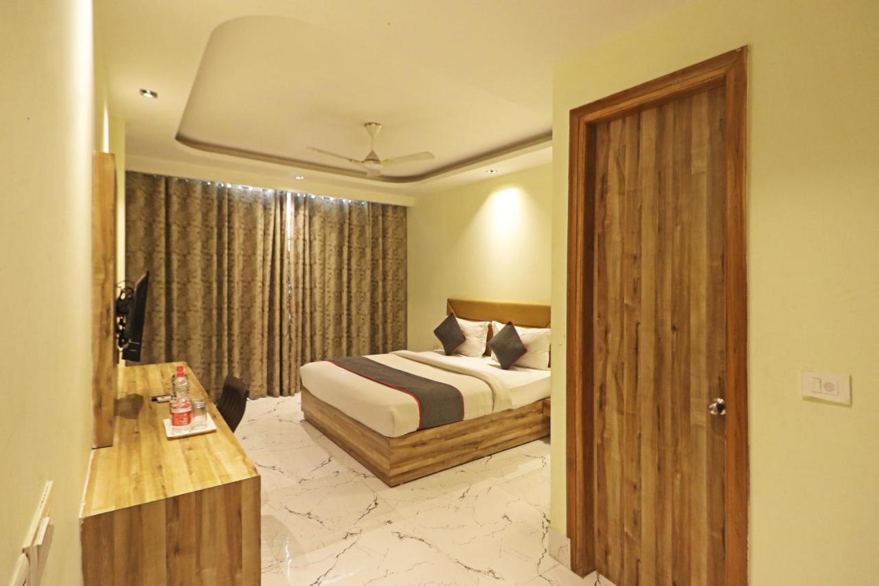 Hotel Good Vibe Near Delhi Igi Airport 뉴델리 외부 사진